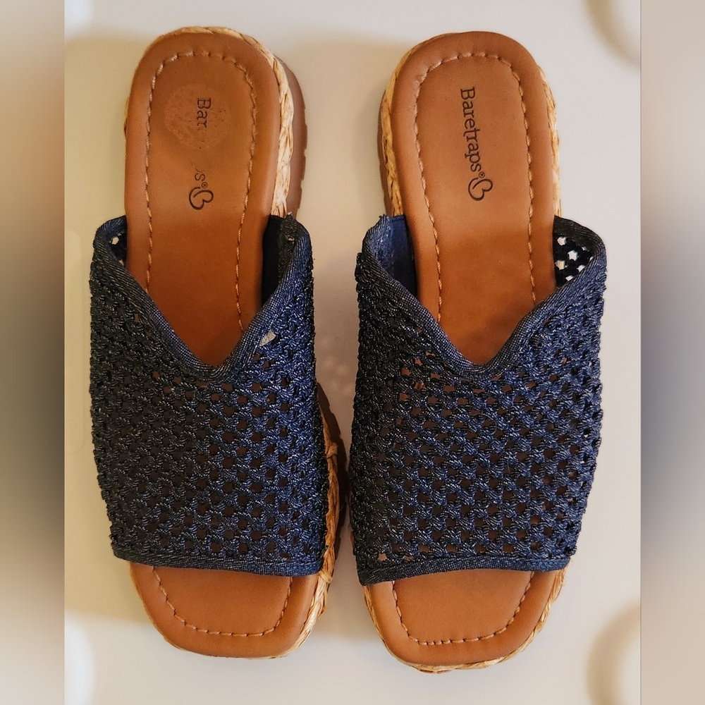 BARETRAPS BLUE SHOES